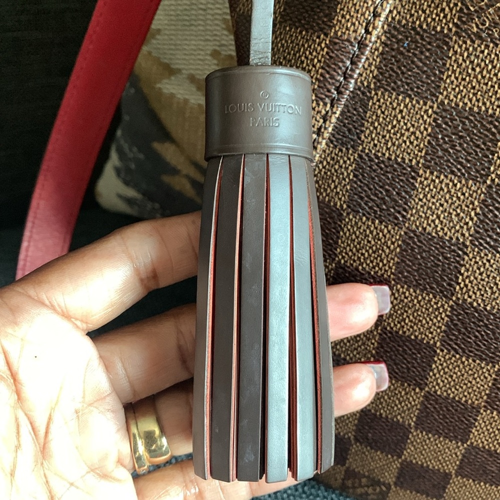 ❤️🤎💄💋Louis Vuitton South Bank Besace Bag❤️🤎💄💋 - Picture 6 of 16